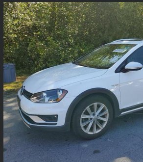 2017 VW Alltrack at auction